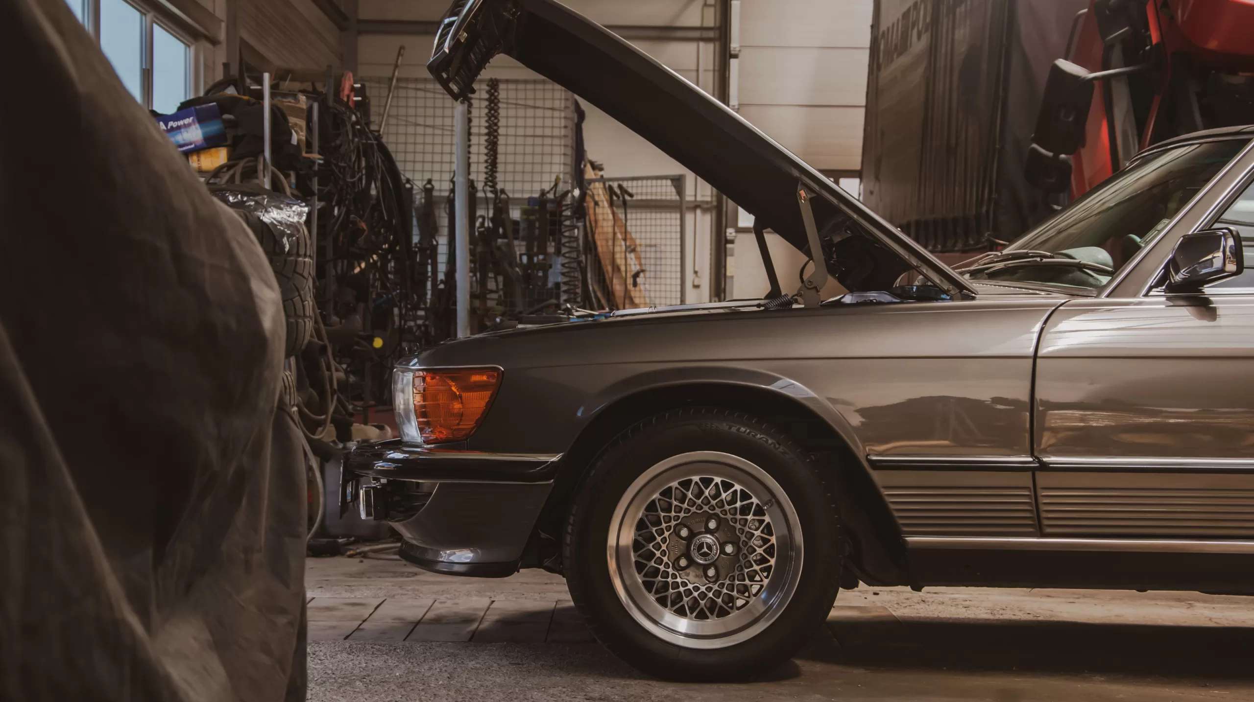 vistoria veiuclar na Prossegue em Bayeux